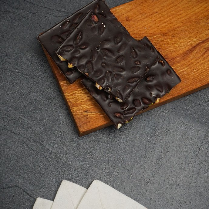 Antep Fıstıklı Bitter Kırma Çikolata