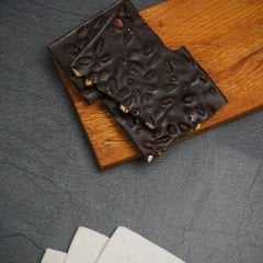 Antep Fıstıklı Bitter Kırma Çikolata