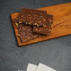 Antep Fıstıklı Sütlü Kırma Çikolata