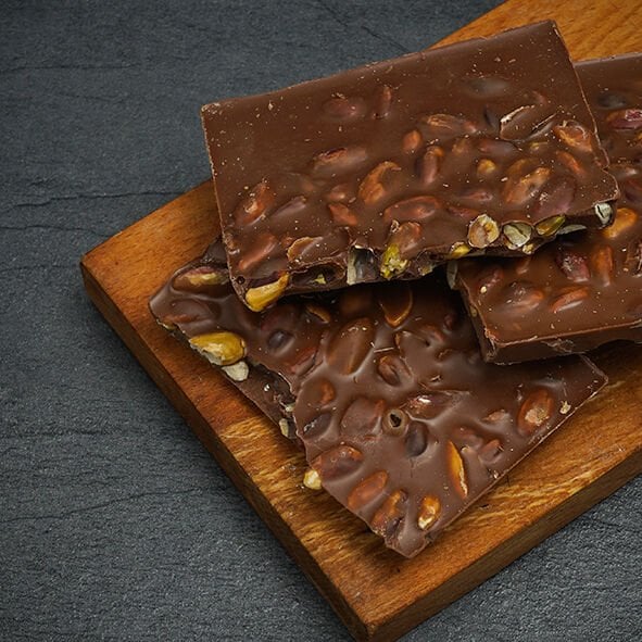 Antep Fıstıklı Sütlü Kırma Çikolata