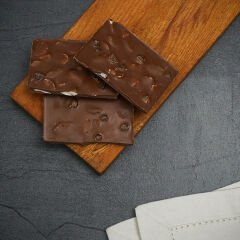 Yaban Mersinli Bademli Kırma Çikolata