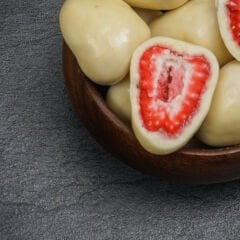 Beyaz Sütlü Çikolata Kaplama Çilek