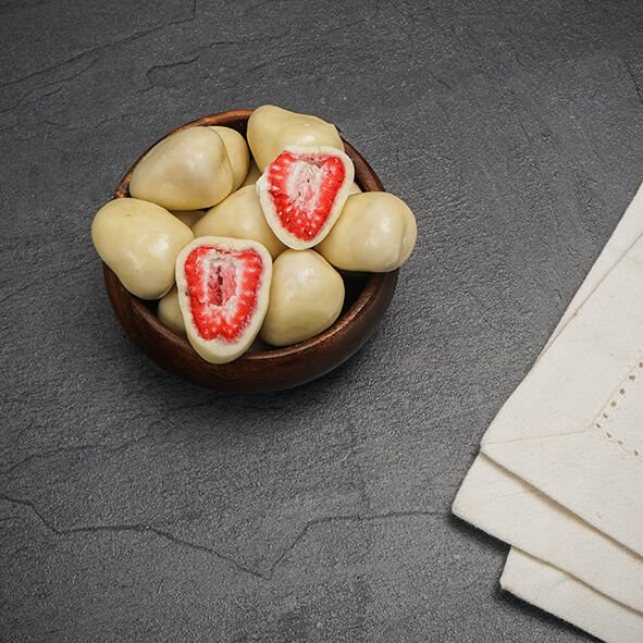 Beyaz Sütlü Çikolata Kaplama Çilek | Meyvemsi Tat, Kremamsı Çikolata ve Şık İkram