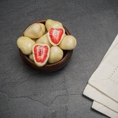 Beyaz Sütlü Çikolata Kaplama Çilek