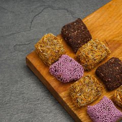 Kibarzade Çantalı Hurmalı Atom Cezerye 500 g | Yoğun Lezzet, Yumuşak Doku ve Hediyelik Sunum