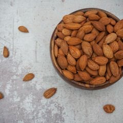 Çiğ Kayısı Çekirdeği